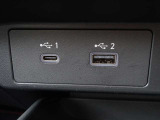 【USB電源ソケット】走行中にスマホやタブレットなどを充電することができて便利です♪