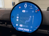 MINIのメーターパネルは円をコンセプトにデザインされております。おしゃれで愛嬌のあるMINI独自のデザインに惹かれる方は数多くいらっしゃいます。