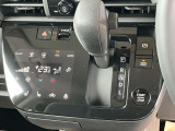 タッチパネル式オートエアコンなのでパネル周辺のお手入れもラクラク。