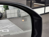 【ブラインドスポットモニター】車外にいる車をいち早く検知し、ドライバ―に知らせるシステムです。
