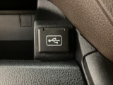 携帯電話の充電やカーナビと連動させ、お気に入りの音楽を車内で聞くことができますよ♪