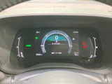 視認性の高いメーター類で、運転状況を的確に把握できます。各表示は運転に必要な情報を分かりやすく表示し、安全運転をサポートします。走行距離も一目で確認。