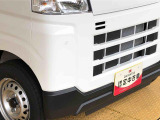 死角になりやすい左右方向の障害物をブザーで知らせてくれるコーナーセンサー搭載