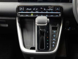 左右独立温度コントロールフルオートエアコンです。運転席、助手席それぞれで独立して温度設定ができます。冷え性の方が乗っても安心ですね♪