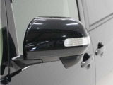 ◆ドアミラーウインカー◆ドアミラーにウインカーを装備しています。対向車に自身の進行方向を合図し安全に運転できます。