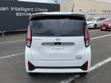 後部座席はプライバシーガラスとなっています。座っている人や置いてある荷物が見えにくくなっているのでプライバシーの確保が出来ます。ぜひ見て確認してみて下さい