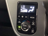 オートエアコンで細かい温度調節ができます。車内をいつでも快適空間にしてくれます。