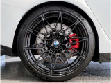 【BMWアロイホイル】軽量かつ強度に拘ったアロイホイル。走行性能ポテンシャルを引き出す設計。車の足元を引き締めてくれる大きなポイントはアロイホイルです。