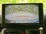 後退時の安全をサポートするバックモニター。駐車や狭い場所での取り回しをスムーズに行えます。
