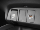 ★USBジャック★USBポートを装備しており、スマートフォンやタブレットの充電、音楽再生などに対応。利便性の高い車内環境をサポートします!★アクセサリーソケット★充電や12V対応の車載アクセサリーに!