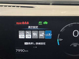コーナーセンサーを車の前後に装備。障害物までの距離に応じて警告音を変えてお知らせ。縦列駐車時や駐車場・車庫などでの取り回しをサポートします。詳細は販売店スタッフまでおたずねください。