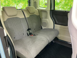 後部座席の快適性にも配慮された空間設計。家族や友人と一緒に、快適なカーライフを過ごせます。