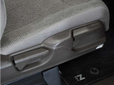 ◆シートハイトアジャスター◆運転席を上下に高さ調節ができます!運転ポジションを体格に合わせてシート調整できます。