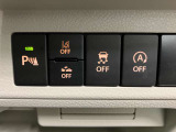 【運転席インパネスイッチ】安全装置関係のスイッチも操作しやすい位置に配置されています。