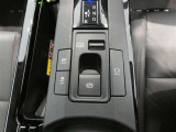 電動パーキングブレーキを搭載。スイッチ操作でパーキングブレーキを作動・解除することが可能ですので、操作の力が不要ですよ♪