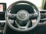 握りやすく操作しやすいステアリング。長距離運転でも疲れにくく、快適なドライビングをサポートします。操作性も抜群です。