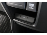 スマートフォンなどの音楽再生が可能なUSB接続ジャック装備車両です♪♪♪