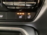 運転席、助手席には3段階で温度調節が可能なシートヒーターを装備しております。ステアリングヒーターはハンドルをじんわりと温めます♪寒い朝でも快適に運転できますよ♪