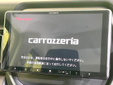 【大画面ナビ】人気の大型9インチナビを装備。存在感のある大画面はインパクト大!ナビ利用時のマップ表示は見やすく、テレビやDVDは臨場感がアップ!いつものドライブがグッと楽しくなります♪