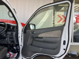 運転席ドア内張の状態です。