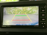 後方視界の確認をサポートし、安全な後退を支援します。駐車場での出し入れや、狭い場所での運転をより安心に行えます。