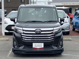 シートを外して室内をすみずみまで洗浄&消臭。ボディやタイヤはもちろん、エンジンルームまで洗浄しています。