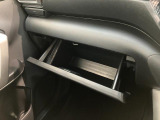 お客様にぴったりなおクルマをお選びいただけますように様々な展示車をご用意致しております!ダイハツの軽自動車だけではなく、他メーカー車やコンパクトカー・ミニバンなども数多く取り揃えております!
