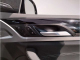 当社BMW認定中古車は全車保証付きでございます。また保証料金や整備費用はお見積書内の諸費用・税金に追加計上する事はございません。認定中古車保証付きのお支払総額でお見積りご依頼の上、他店とお比べください