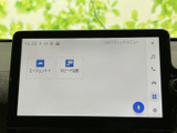 高画質ディスプレイを搭載したナビゲーションシステム。スムーズな操作性と鮮明な映像で、快適なドライブをサポートします。