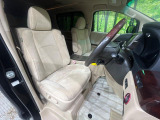 運転席シート廻りは使用感も少なく、良好な状態となっています。丁寧に使われていたことがよくわかりますね。