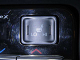 運転席と助手席にシートヒーターを装備しております。