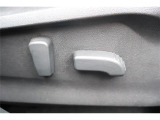 運転席パーワーシート付です。シートポジションを簡単に調整できます。