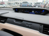 運転席前収納