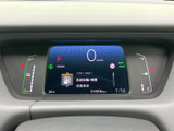 スタイリッシュなデザインのメーターで、車両の状態をひと目で確認できます。運転に必要な情報を分かりやすく表示し、安全運転をサポートします。
