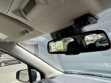全方位カメラを装備!四方のカメラでまるで上から見たような画像で駐車をサポートします。バックカメラもガイドライン付です。安全のため、目視も忘れずに。。