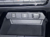 スマートフォンやお手持ちの機器のバッテリー残量が少なくなっても、運転中に充電ができるので安心ですね!