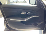 BMWの剛性感ならではの、重厚感あるドアの開閉音をぜひご体感ください。