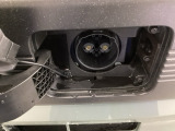 普通充電はフタを直接押し、急速充電は車内のボタンを操作して開け、あとは充電コネクターを差すだけで充電開始です。