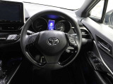 各操作スイッチなどもハンドルから手を放すことなく操作可能で安全運転に支援いたします!