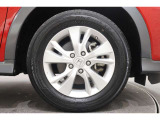 純正のアルミホイールが足元を飾ります!タイヤサイズは215/60R16 になります。