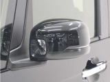◆ドアミラーウインカー◆ドアミラーにウインカーを装備しています。対向車に自身の進行方向を合図し安全に運転できます。