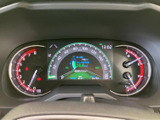 運転に必要な情報をひと目で確認できる、スタイリッシュなメーターデザインです。視認性の高さも魅力です。