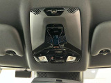 【SOSコール】車両の通信システムにより、SOSコールを発信することが可能です。また、エアバックの開くような大きな事故の場合は自動で通信を開始します。もしもの時にも安心です。