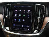 Google搭載のボルボなら、車内にいながら多彩なデジタルライフをお楽しみいただけます。Google Playから必要なアプリをダウンロードして、有意義な移動時間を楽しみましょう。