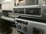 品質へのこだわり!専門のカークリーニング業者さんに依頼をして徹底的に内装・外装をキレイにしてもらっております。外装は磨きもしてもらっていますのでピカピカですね☆