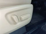 パワーシート搭載。微妙な調整が手軽にでき、ピッタリのポジションで運転することが可能です。