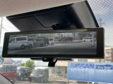 インテリジェント ルームミラー、車両後方のカメラ映像をミラー面に映し出すので、車内の状況や、天候などに影響されずいつでもクリアな後方視界が得られます。