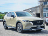 流麗なクーペスタイルとSUVの力強さを融合させたマツダCX-30。洗練された魂動デザインの美しさと、取り回しの良いサイズ感が魅力です。街乗りからロングドライブまで快適に楽しめるおすすめの一台です。