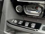 運転席ドアスイッチ周辺です。