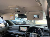 あると重宝するバニティミラー、身だしなみの確認など必須アイテムです。